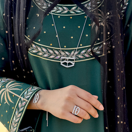 Burqa / Necklace Silver