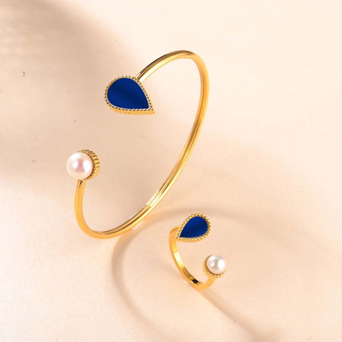 Sapphire Drop / Gold