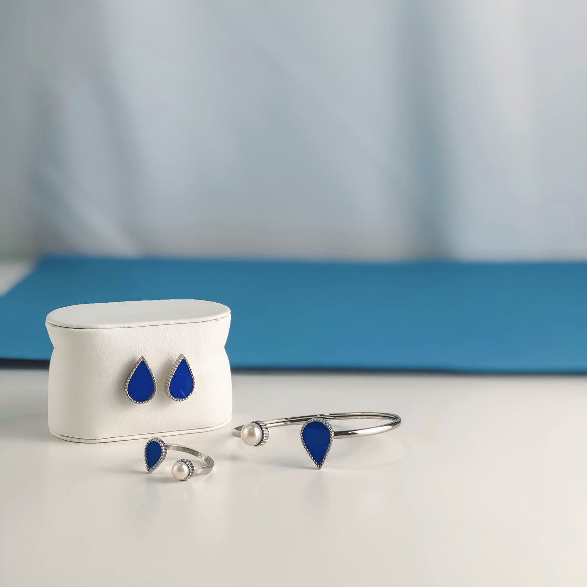 Sapphire Drop / Earrings Silver