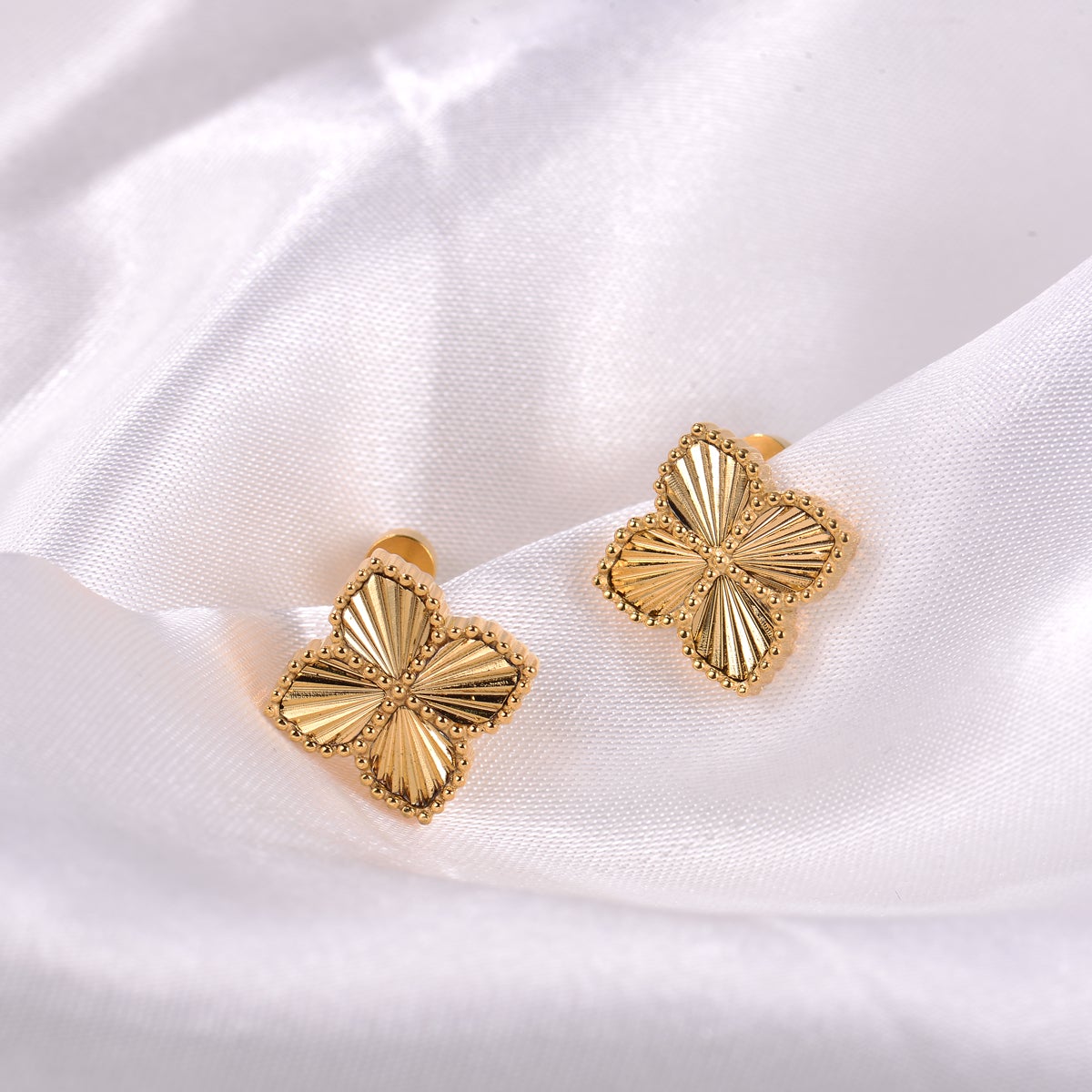Joory / Sunglow Earrings Gold