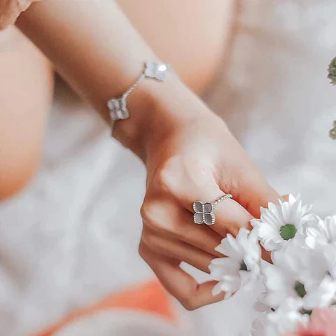 Flower Box / Alia and Joory Pearl Silver