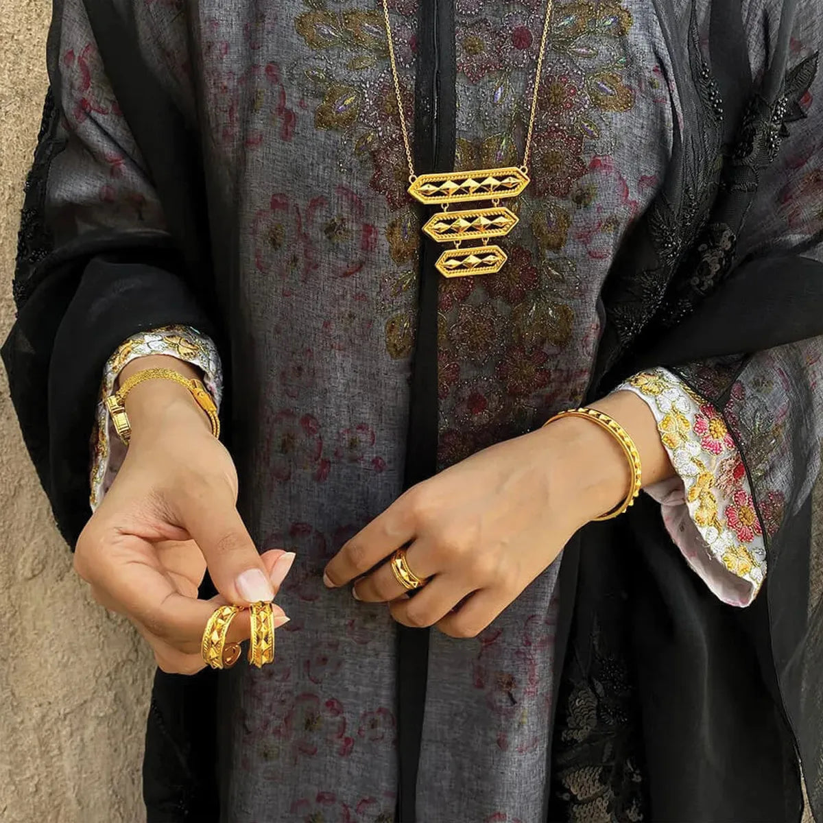 Anaqa / Earrings Gold