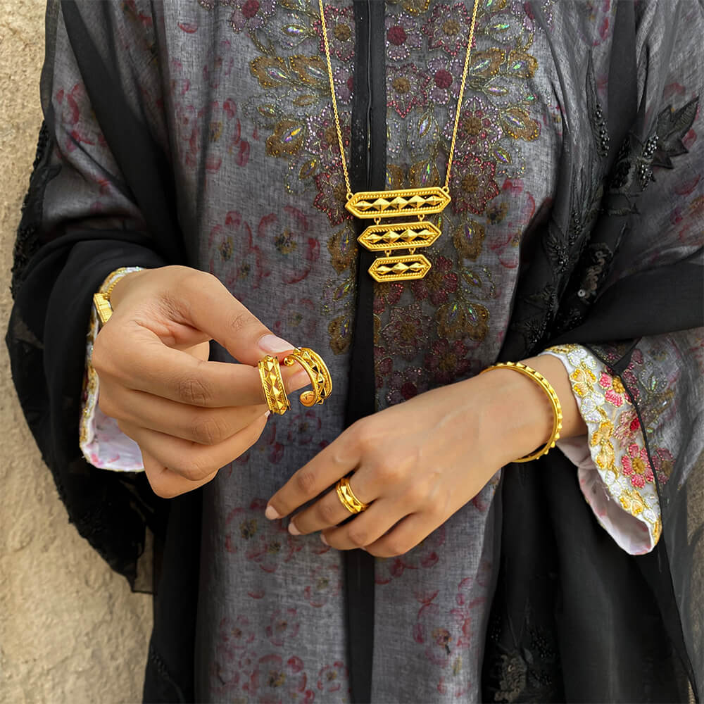 Anaqa / Earrings Gold