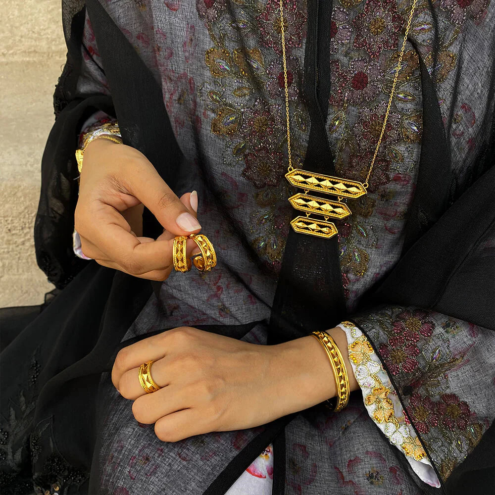 Anaqa / Earrings Gold