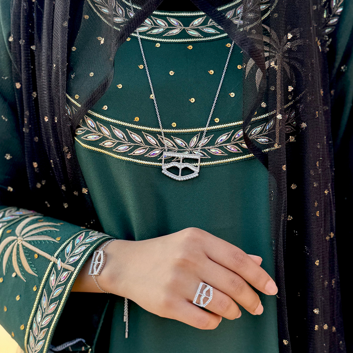 Burqa / Necklace Silver