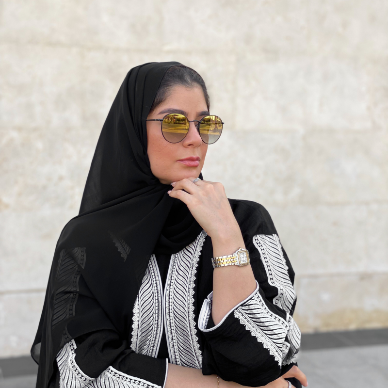 أسود غير لامع مميز / رمادي متدرج ذهبي