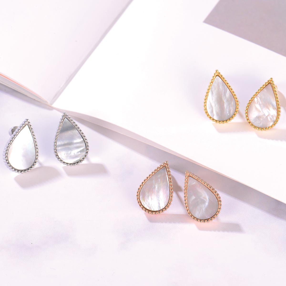 Pearl Drop / Earrings Gold