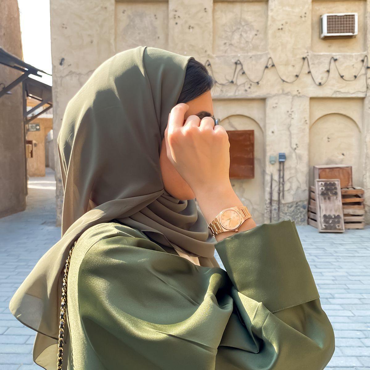 مجموعة هدايا باللون الرمادي الداكن / الوردي الفاتح